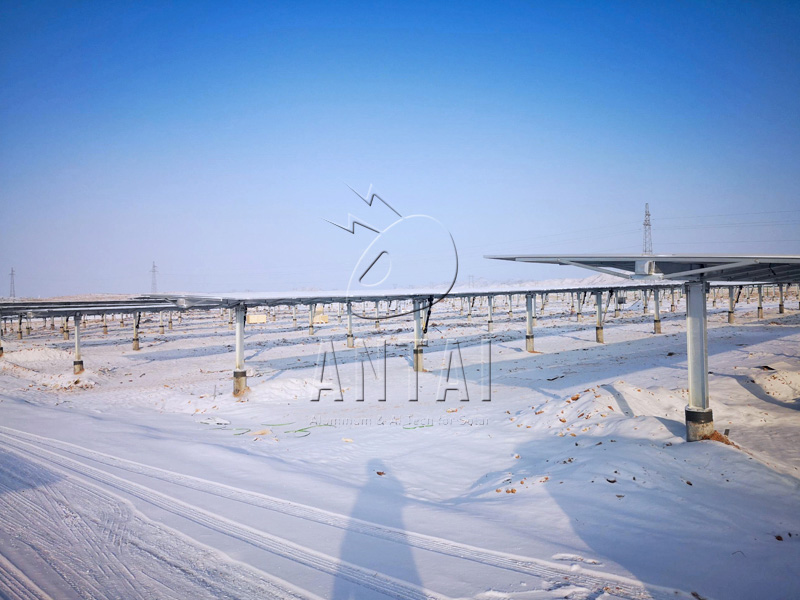  Antaisolarให้ 32 มิลลิวัตต์ ตัวติดตามแสงอาทิตย์สำหรับ PV ปลูกในหนิงเซี่ยประเทศจีน